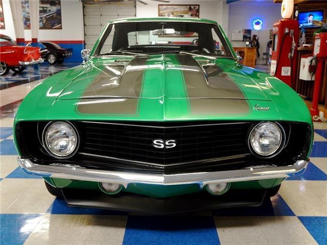 1969 Chevrolet Camaro SS Badges / V8 / 700R4 - photo 12