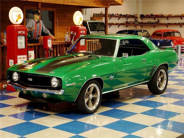 1969 Chevrolet Camaro SS Badges / V8 / 700R4 - photo 3