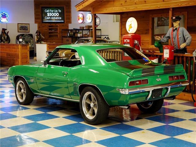 1969 Chevrolet Camaro SS Badges / V8 / 700R4 - photo 4