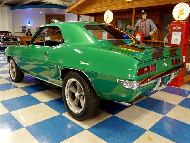 1969 Chevrolet Camaro SS Badges / V8 / 700R4 - photo 6