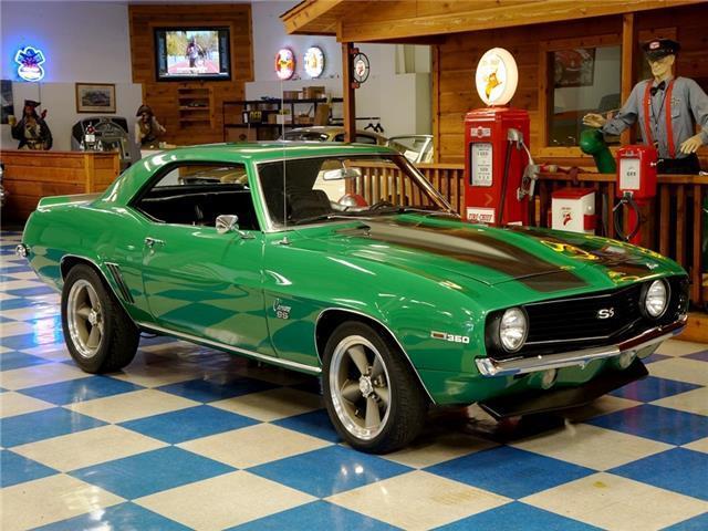 1969 Chevrolet Camaro SS Badges / V8 / 700R4 - photo 8