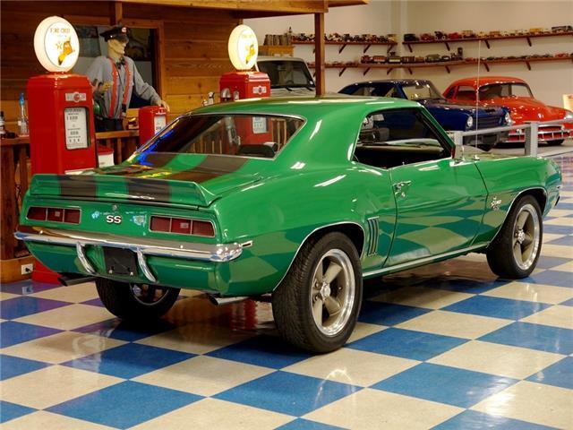 1969 Chevrolet Camaro SS Badges / V8 / 700R4 - photo 9