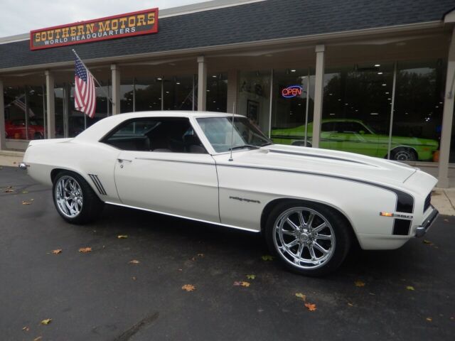 1969 Chevrolet Camaro RS Dover white 350 A/C 12 bolt 1969 Chevrolet Camaro