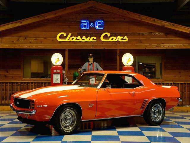 1969 Chevrolet Camaro RS/SS Z10 – Hugger Orange / White 1969 Chevrolet Camaro 350 / 4 Speed Manual