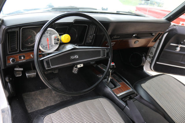 1969 Chevrolet Camaro SS 396 - photo 10