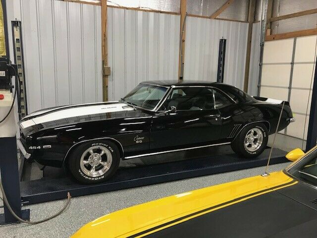 1969 Chevrolet Camaro SS, black exterior, hounds-tooth interior, 454 1969 Chevrolet Camaro SS