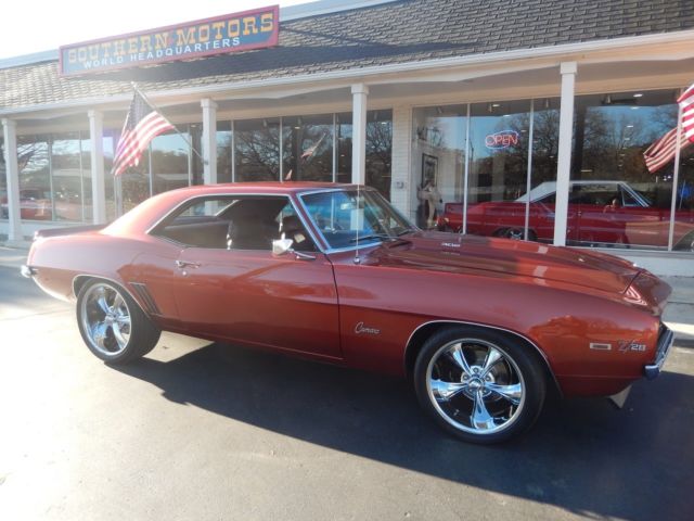 1969 Chevrolet Camaro Z28 tribute GoManGo 302 ci Muncie 4 speed 4 wheel disc 1969 Chevrolet Camaro