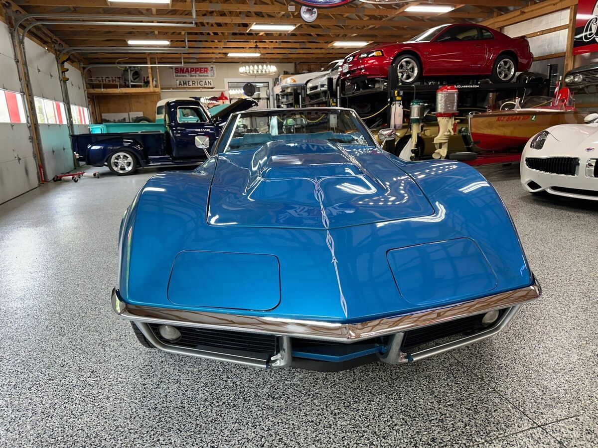 1969 Chevrolet Corvette Convertible 350 V8 4-spd Power Brakes 2 - Tops - photo 13