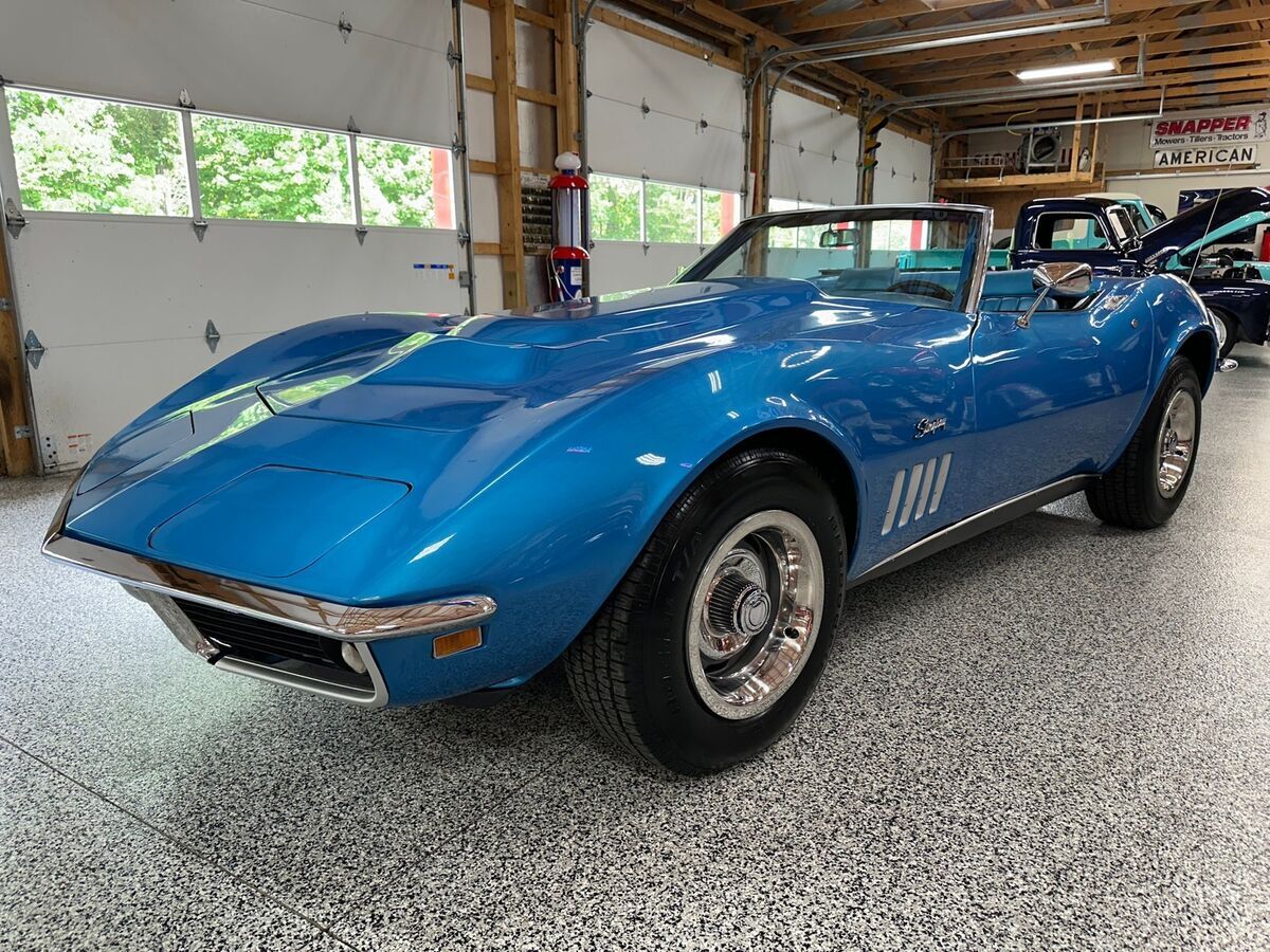 1969 Chevrolet Corvette Convertible 350 V8 4-spd Power Brakes 2 - Tops - photo 2