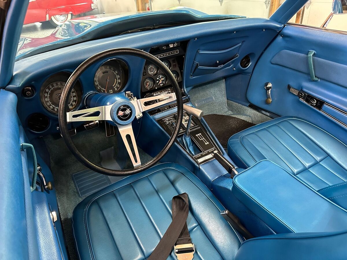 1969 Chevrolet Corvette Convertible 350 V8 4-spd Power Brakes 2 - Tops - photo 3