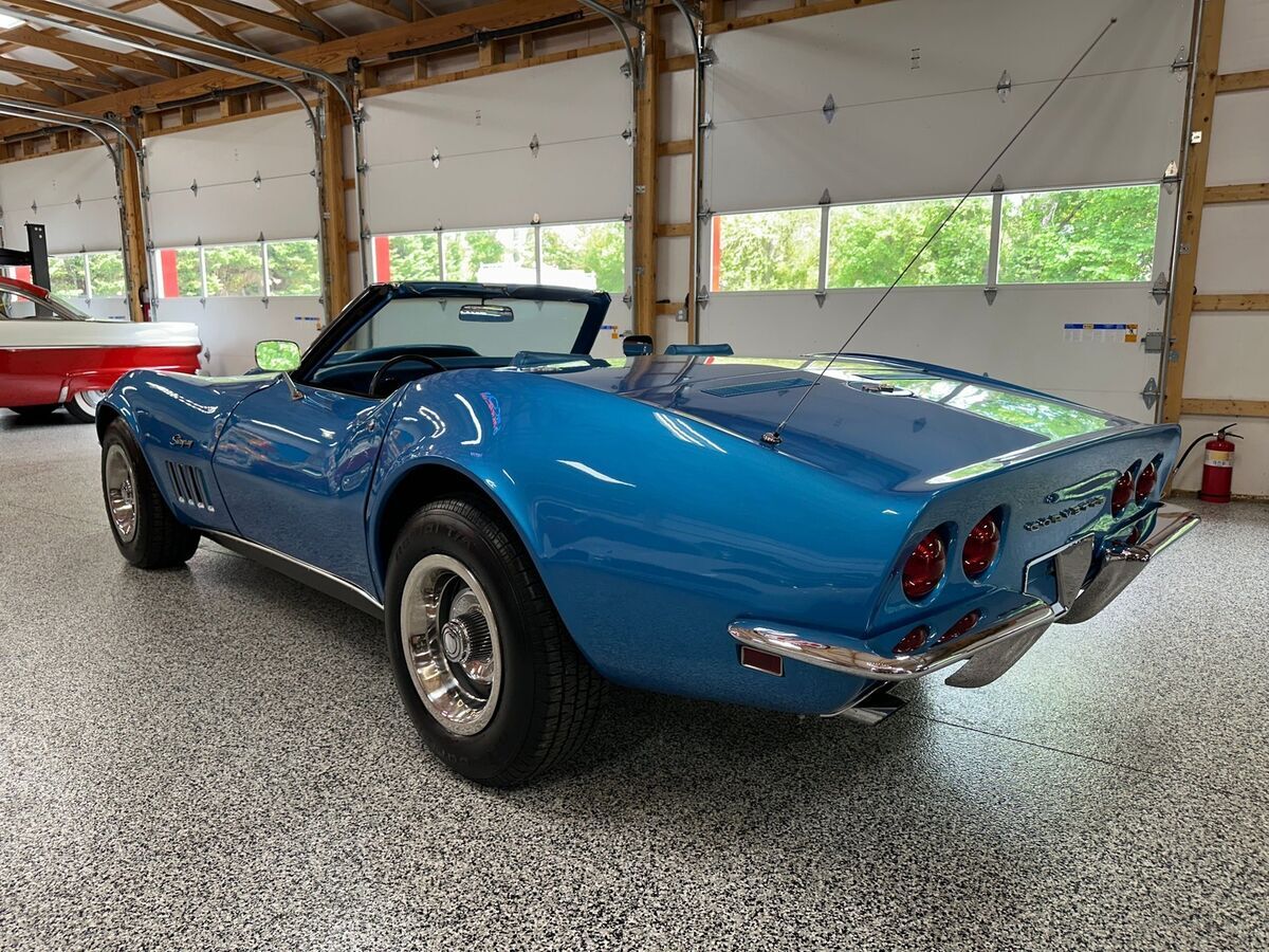 1969 Chevrolet Corvette Convertible 350 V8 4-spd Power Brakes 2 - Tops - photo 4