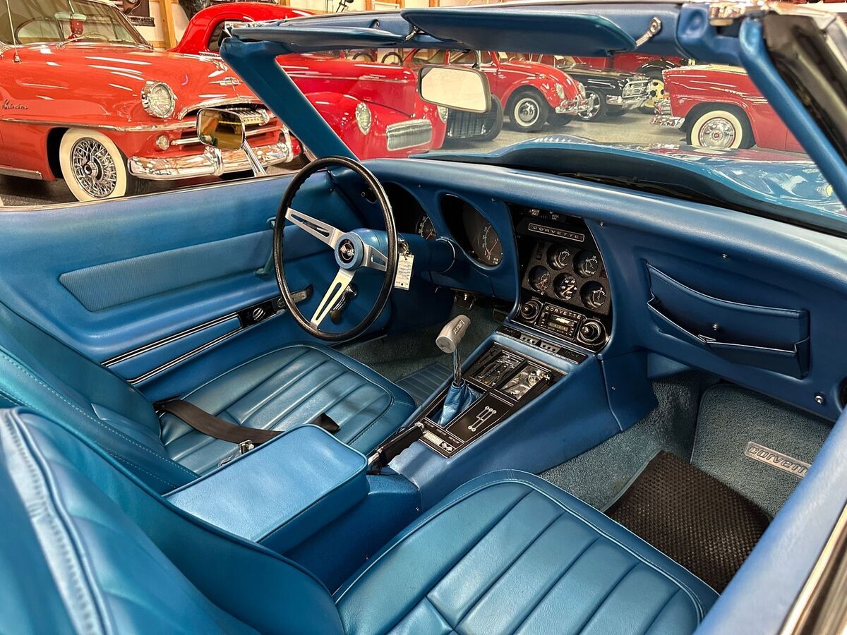 1969 Chevrolet Corvette Convertible 350 V8 4-spd Power Brakes 2 - Tops - photo 6