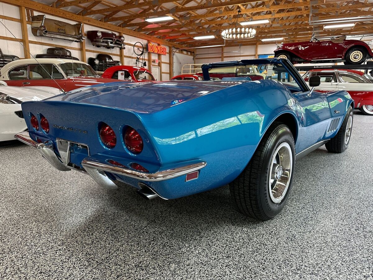 1969 Chevrolet Corvette Convertible 350 V8 4-spd Power Brakes 2 - Tops - photo 7