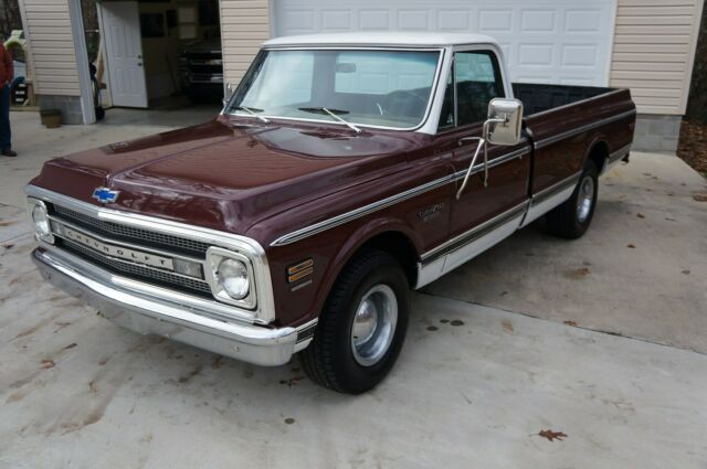 1969 Chevrolet Custom C-10, Long Bed-Two wheel drive 1969 Chevrolet C-10 two tone