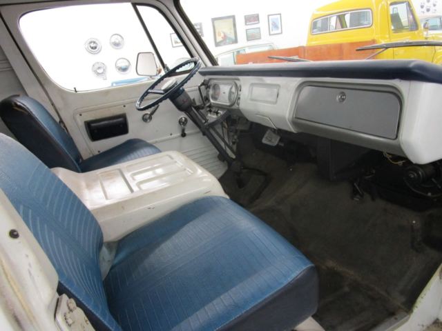 1969 Chevrolet G10 108 Sport Van - photo 9