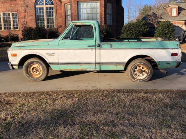 1969 Chevrolet Truck SHORT BED Fleet Side C10 great patina builder SWB 350 V8 1969 Chevrolet C-10 Fleet Side
