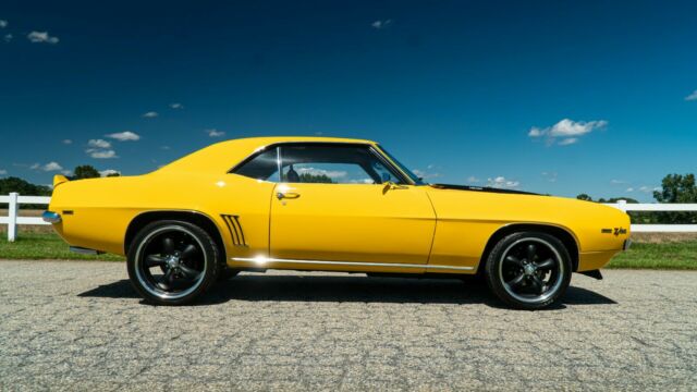 1969 Chevrolet Camaro Z/28 A/C Restomod MUST SELL! NO RESERVE! RS SS 396 - photo 3