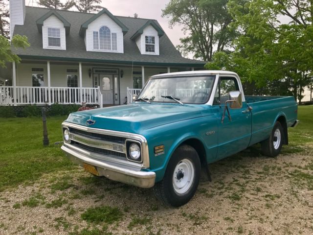 1969 Chevy Pickup Truck C20 4 spd floor shift V8 Daily Driver 1970 1971 1972 c10 1969 Chevrolet C-10 C20
