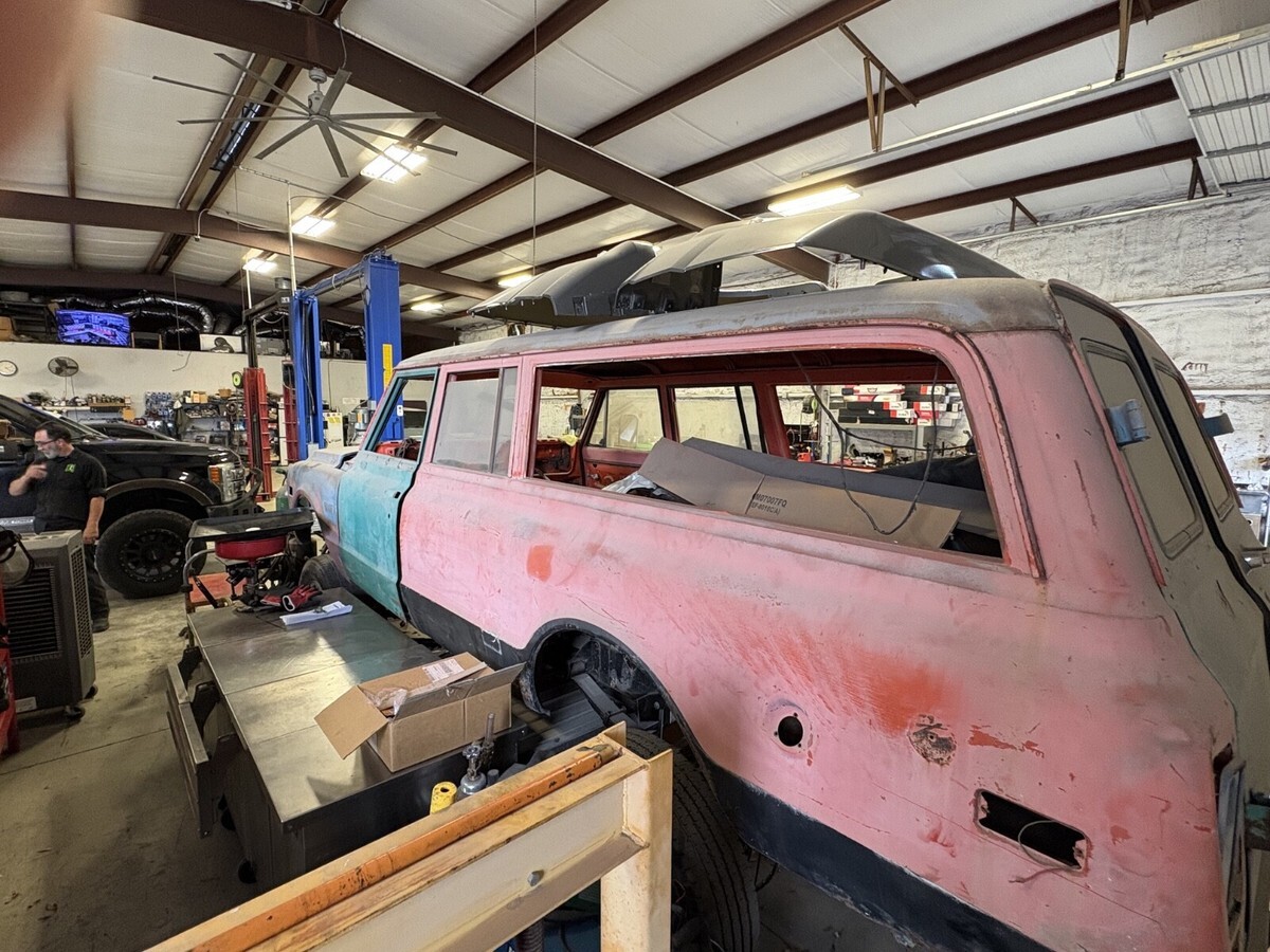 1969 Chevrolet Suburban - photo 5