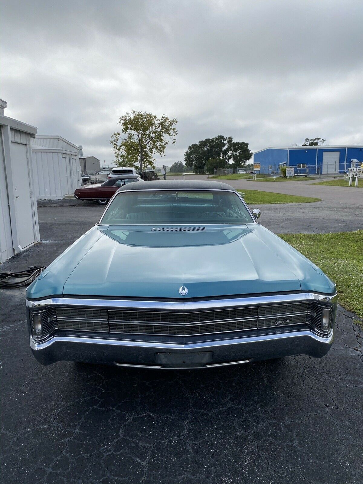 1969 Chrysler Imperial LeBaron 4-door hardtop - photo 2