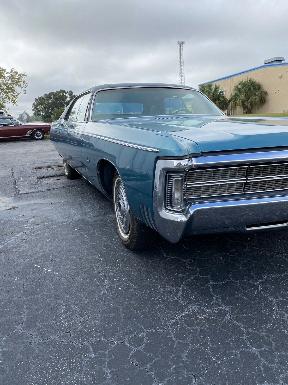 1969 Chrysler Imperial LeBaron 4-door hardtop - photo 3