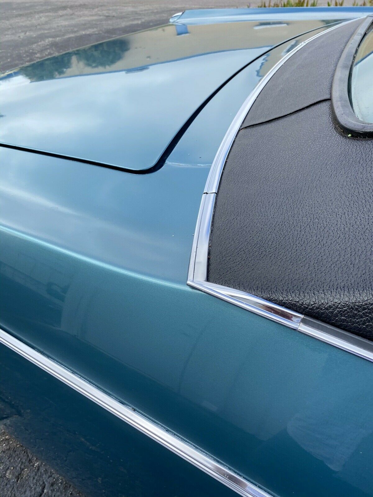 1969 Chrysler Imperial LeBaron 4-door hardtop - photo 8