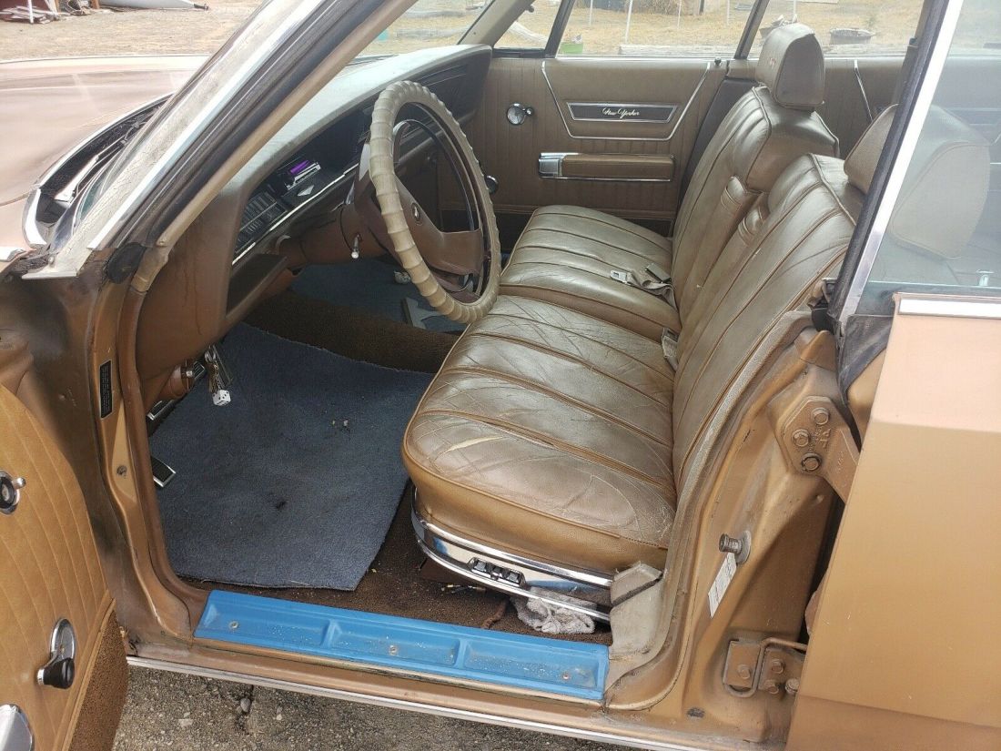 1969 Chrysler New Yorker chrome - photo 12