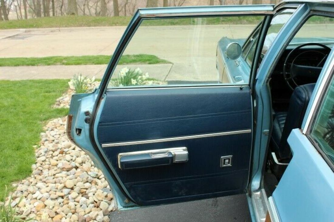 1969 Chrysler Town & Country - photo 6