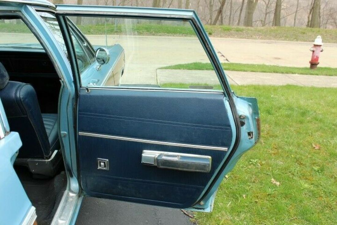 1969 Chrysler Town & Country - photo 7
