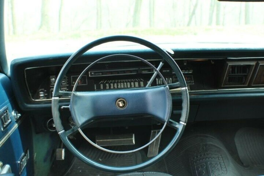 1969 Chrysler Town & Country - photo 8