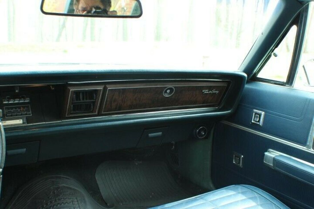 1969 Chrysler Town & Country - photo 9