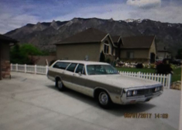 1969 Chrysler Town & Country - photo 2