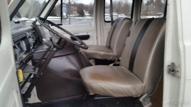 1969 Ford E-Series Van Clubwagon pop up camper van - photo 12