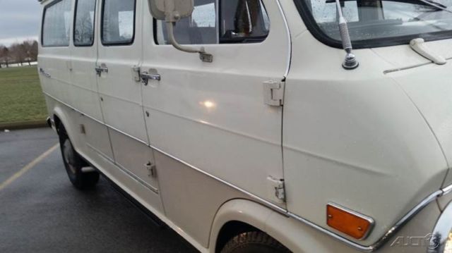 1969 Ford E-Series Van Clubwagon pop up camper van - photo 9