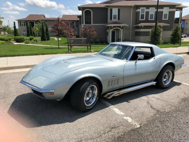 1969 Corvette Sting Ray T-top Cortez Silver 350 cu.in. 4 spd. numbers matching 1969 Chevrolet Corvette