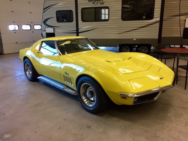 1969 Corvette Stingray Coupe NUMBERS MATCH 427CI 390HP Daytona Yellow SURVIVOR 1969 Chevrolet Corvette