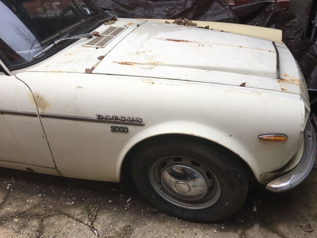 1969 Datsun 2000 - photo 2