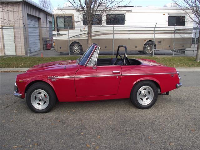 1969 Datsun 2000 Roadster Deluxe - photo 10