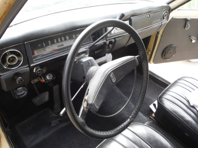 1969 Datsun 4 door - photo 10