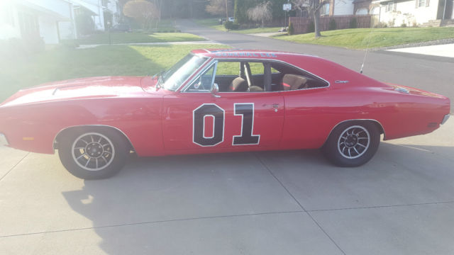 1969 Dodge Charger 440 V8 Dukes of Hazzard signed by cast of show 1969 Dodge Charger