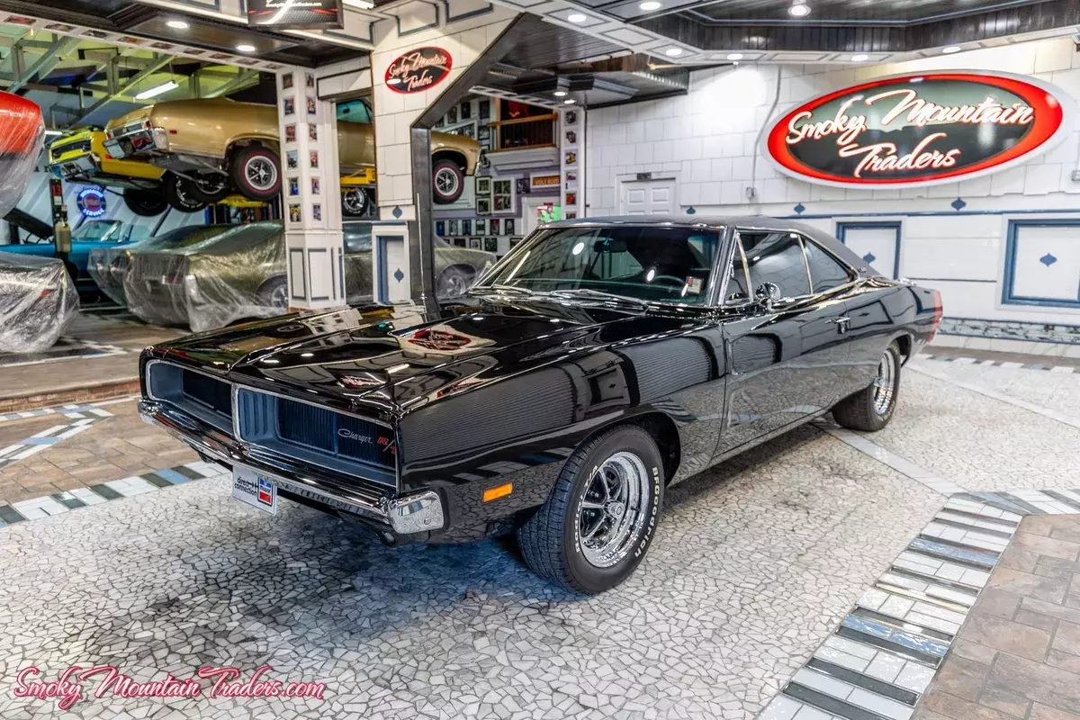 1969 Dodge Charger R/T 572 Hemi Fuel Injected Tremec 5 Speed AC PS Disc Brakes 1969 Dodge Charger R/T