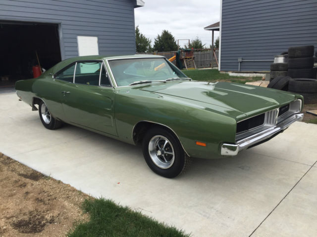1969 Dodge Charger w/ original paint 383 400 727 auto 69 68 70 1968 1970 1969 Dodge Charger Base