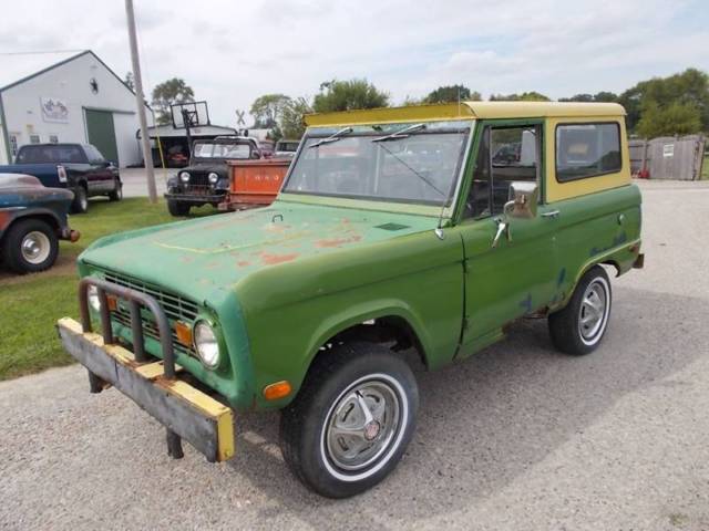 1969 Ford Bronco 4X4, 6 CLY, Manual 3-Speed 1969 Ford Bronco 4X4
