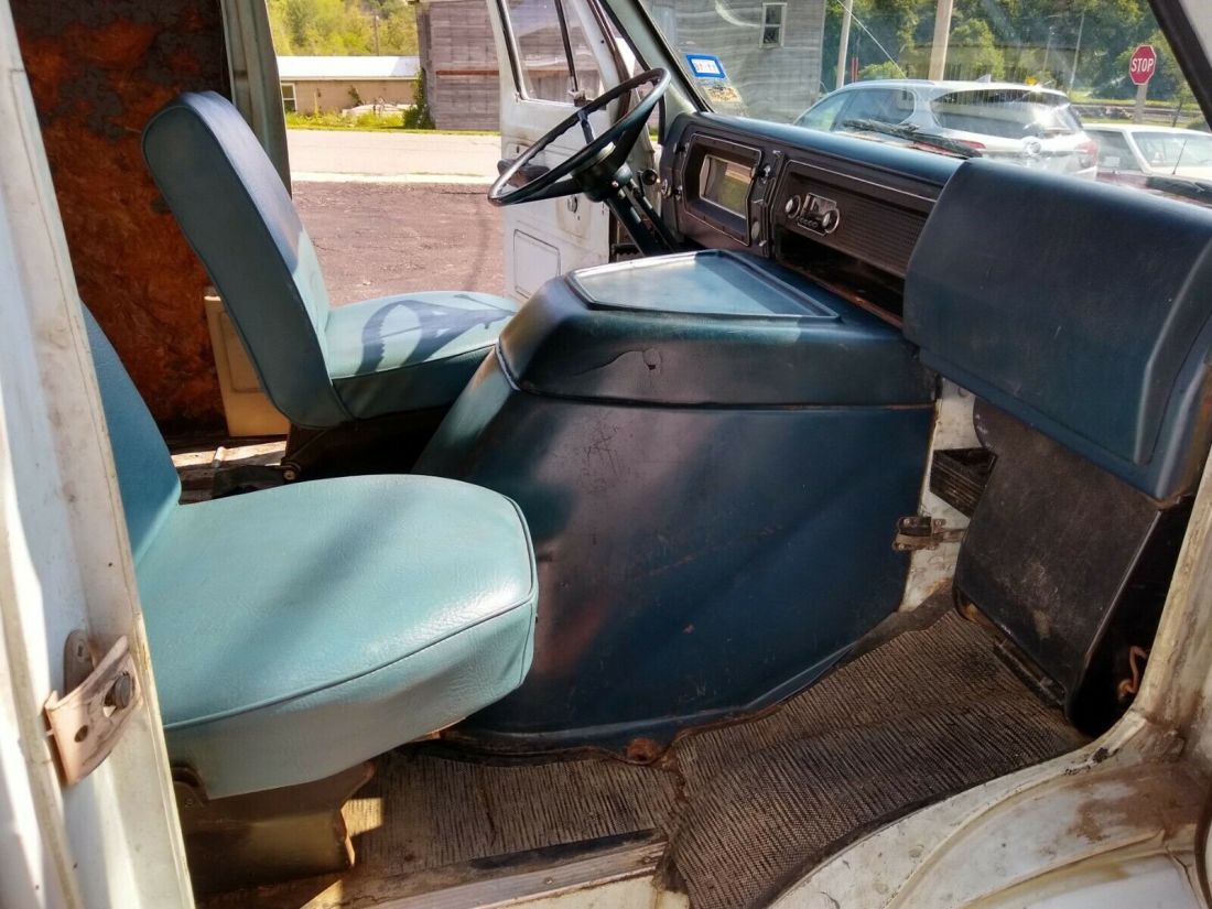 1969 Ford E-Series Van - photo 11