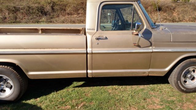 1969 FORD F-100 VINTAGE CUSTOM CAB 1969 Ford F-100 Vintage Custom Cab Pickup Truck