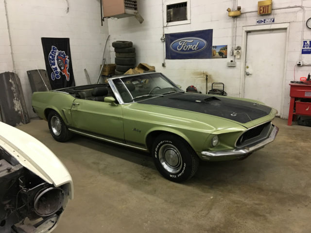 1969 Ford Mustang 351 4 speed Convertible -- Hello Beautiful !! - photo 3
