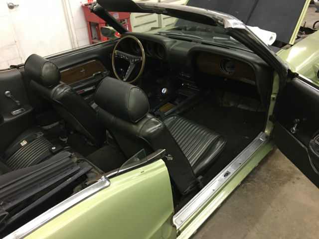 1969 Ford Mustang 351 4 speed Convertible -- Hello Beautiful !! - photo 7
