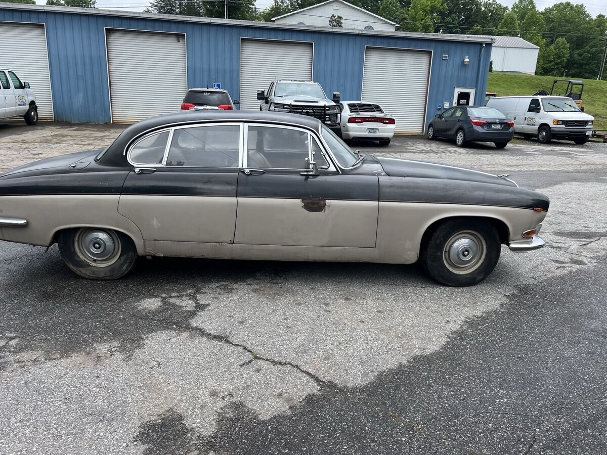 1969 Jaguar 420G - photo 3