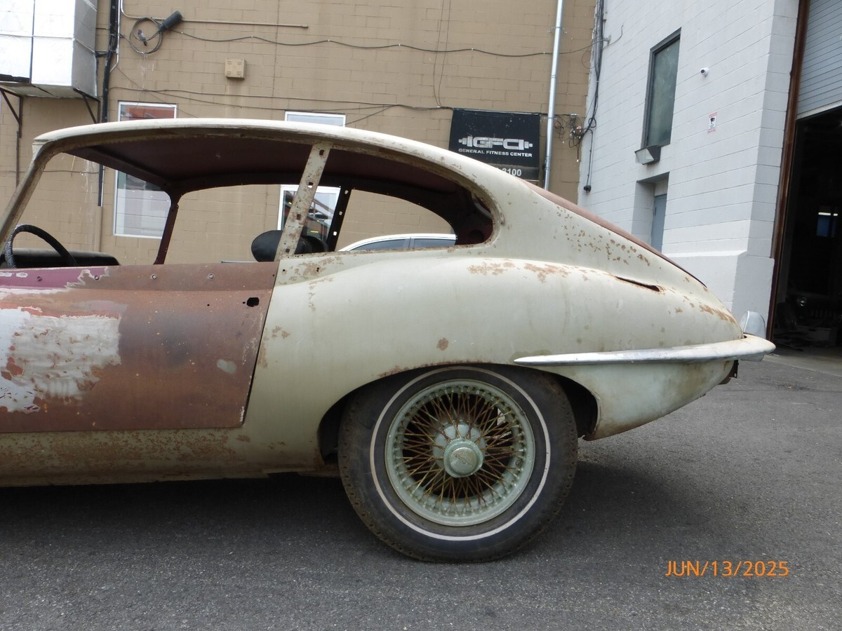 1969 Jaguar E-Type 2+2 Automatic with A/C - photo 10
