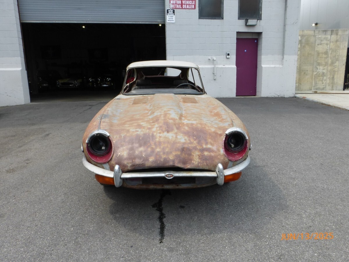 1969 Jaguar E-Type 2+2 Automatic with A/C - photo 2